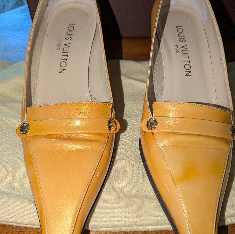 Louis Vuitton Pumps. SZ 37. US 6.5-7. EUC. Gorgeous Color. - Picture 2 of 8